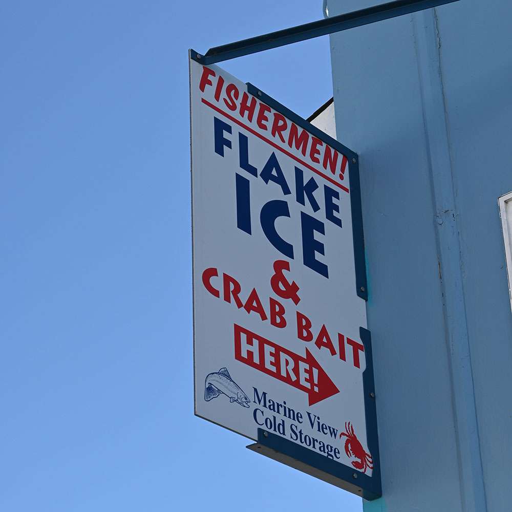 flake ice and bait sign